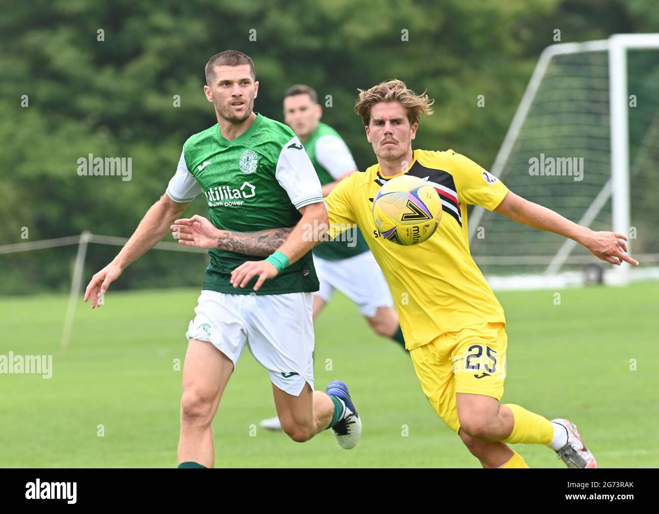 Tranent, Ormiston, East Lothian.Scotland. Royaume-Uni .3 juillet 21 Hibernian vs Dunfermline match amical avant la saison. L/r Hibernian FC 2021-2022 Alex Gogic Banque D'Images