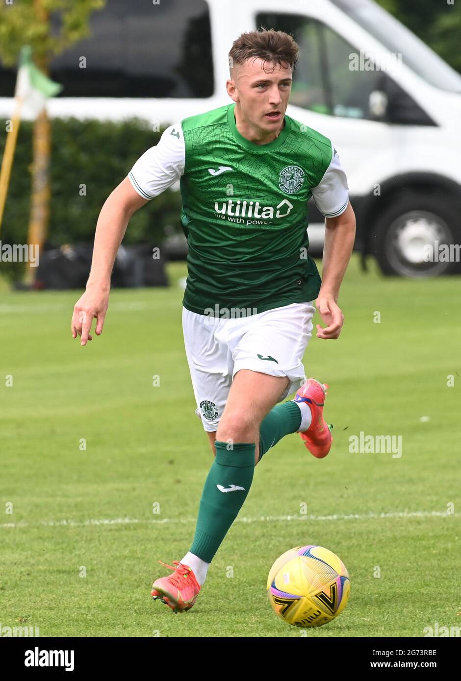 Tranent, Ormiston, East Lothian.Scotland. Royaume-Uni .3 juillet 21 Hibernian vs Dunfermline match amical avant la saison. Josh Campbell de Hibernian FC 2021-2022 Banque D'Images