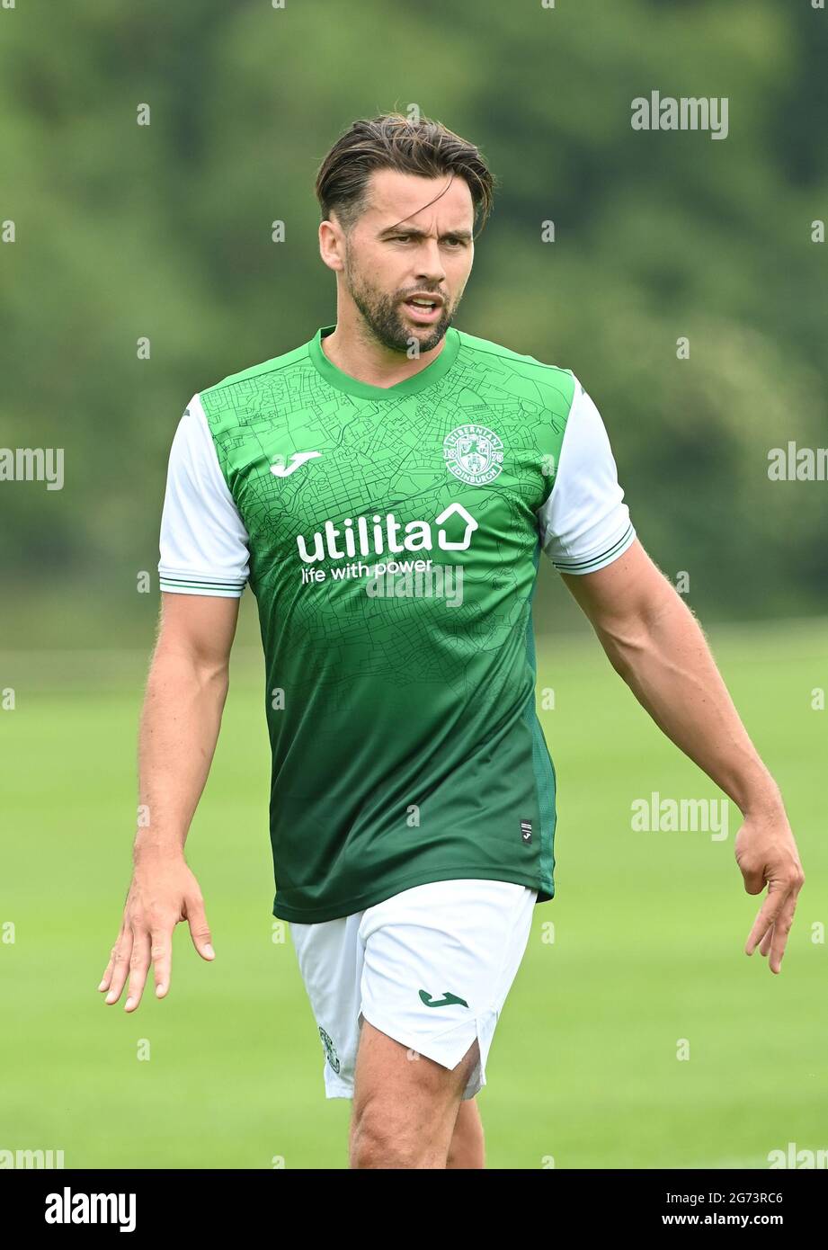 Tranent, Ormiston, East Lothian.Scotland. Royaume-Uni .3 juillet 21 Hibernian vs Dunfermline match amical avant la saison. Darren McGregor de Hibernian FC 2021-2 Banque D'Images
