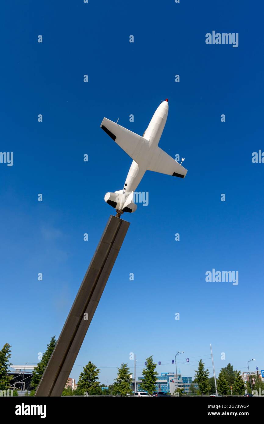 Monument de la taille de la vie Bi-1, premier avion de chasse soviétique, installé en 1973 sur la place Bahchivandgi, près de l'aéroport de Koltsovo, Ekaterinbourg, Russie Banque D'Images