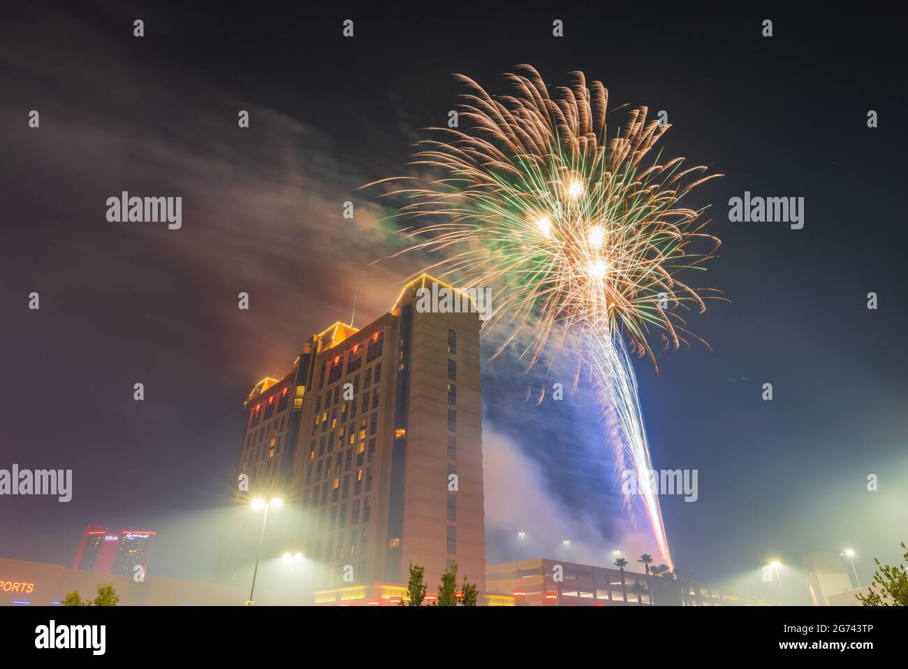 Las Vegas, JUL 1, 2021 - feu d'artifice de célébration au-dessus de la gare Palace Banque D'Images