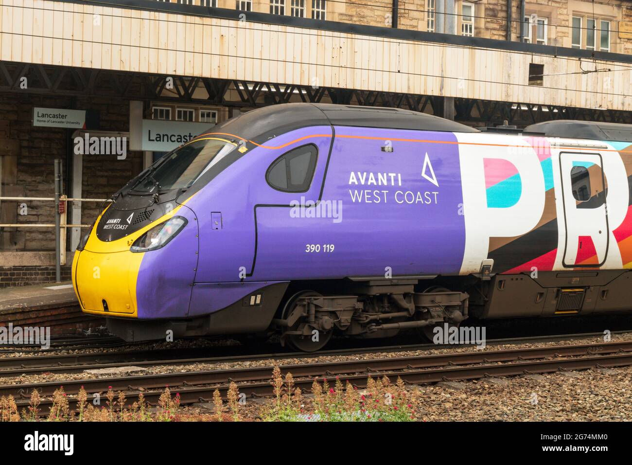 Pendolino 390119 à la plate-forme 3 à la gare de Lancaster. Banque D'Images