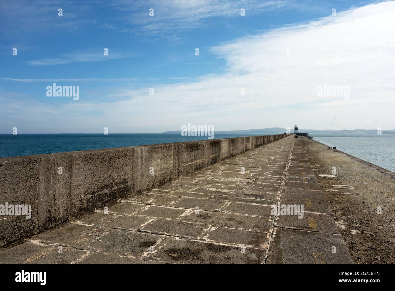 Le brise-lames de Holyhead sur l'île Holy Anglesey, au pays de Galles, qui est le plus long brise-lames du Royaume-Uni Banque D'Images