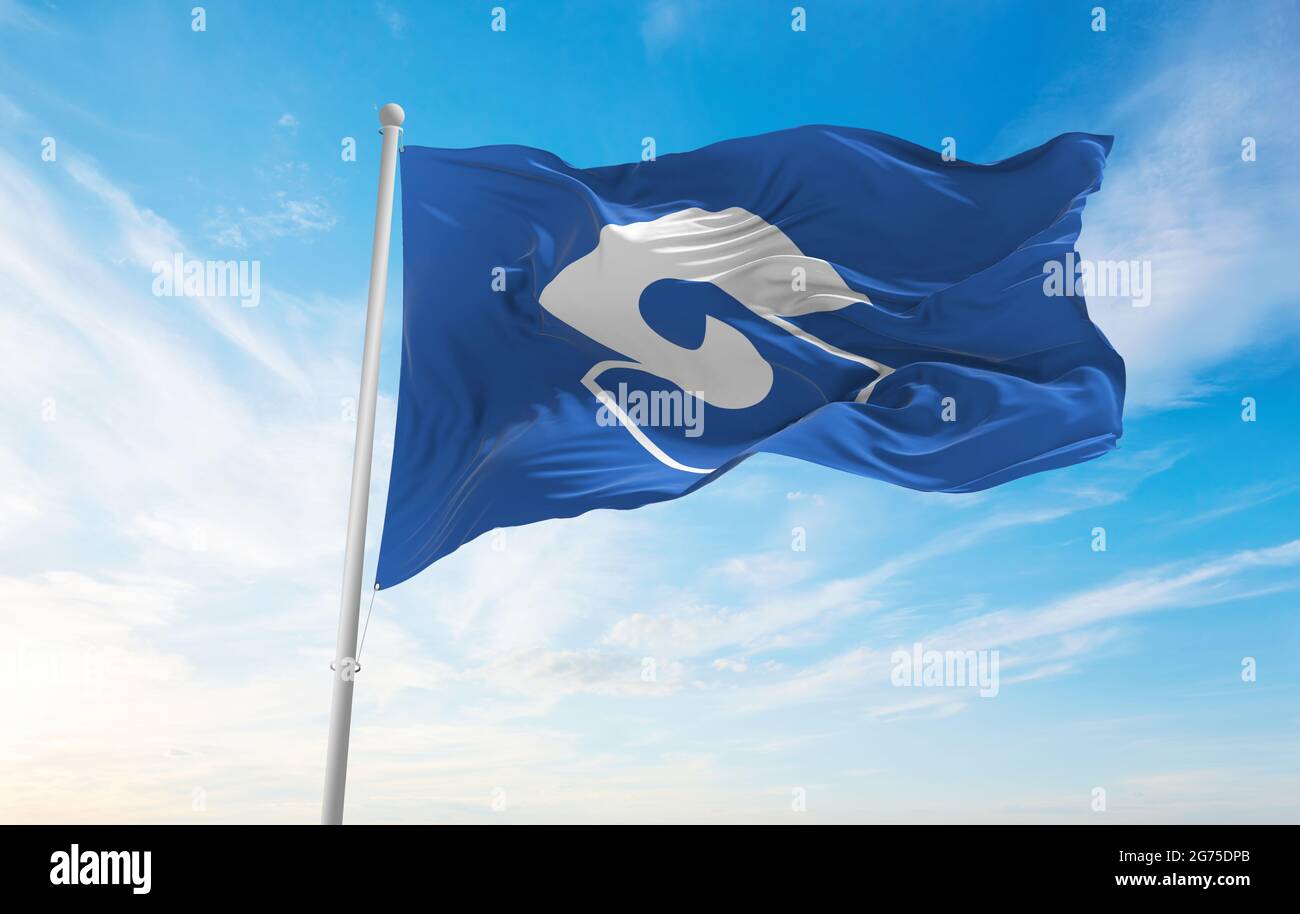 Drapeau officiel de la ville de Shizuoka, Shizuoka agitant dans le vent sur les mâts de drapeaux contre le ciel avec des nuages le jour ensoleillé. Japon concept patriotique. rapport d'illustration 3d Banque D'Images