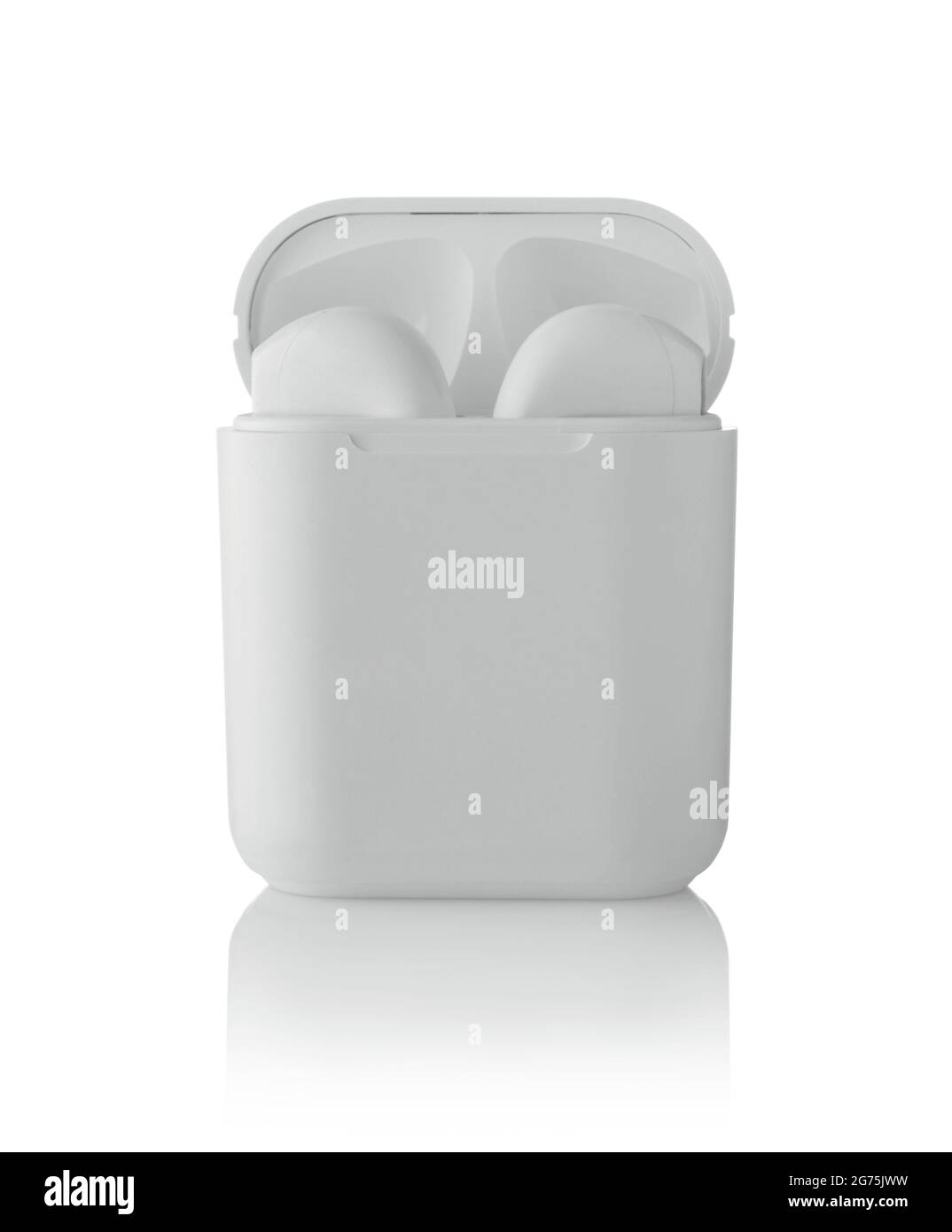 Casque sans fil portable blanc en plastique isolé sur blanc. Banque D'Images