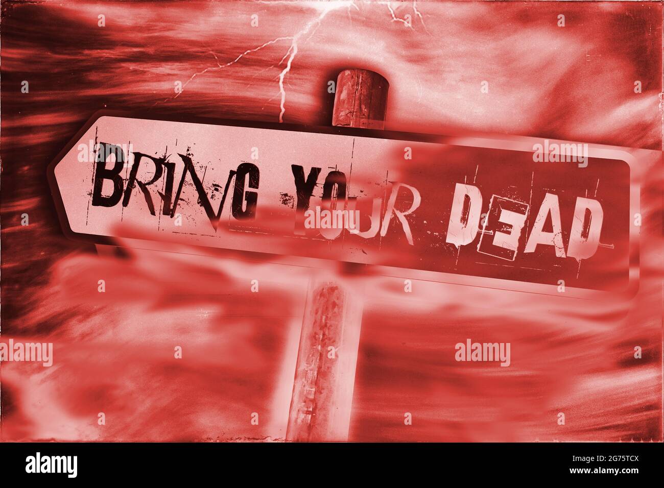 APPORTEZ VOTRE MORT écrit sur un panneau de rue avec poste, tempête et foudre en arrière-plan dans un ton rouge Banque D'Images