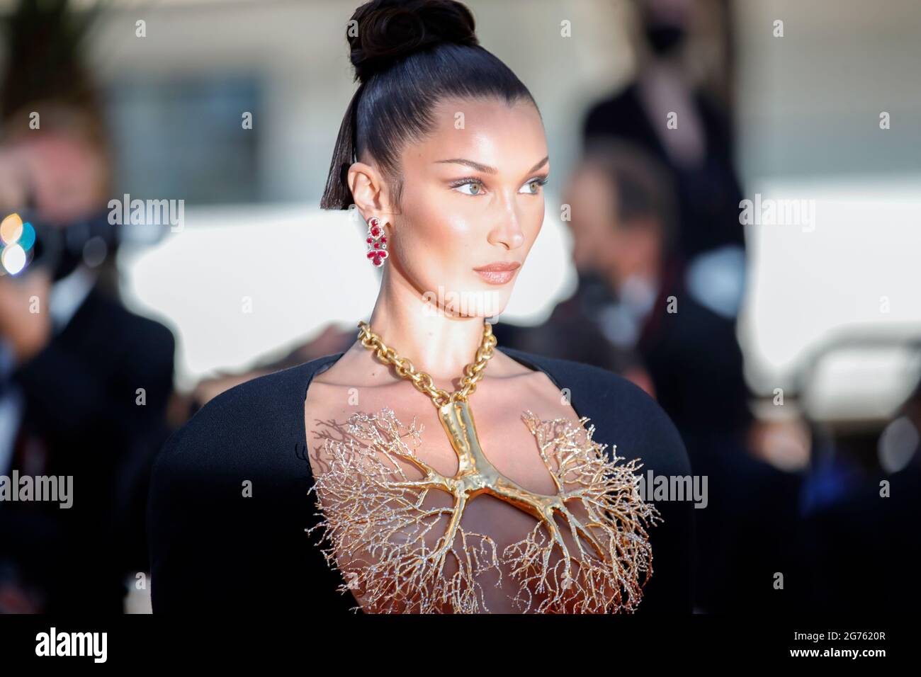 Bella hadid cannes 2021 Banque d'image et photos Alamy