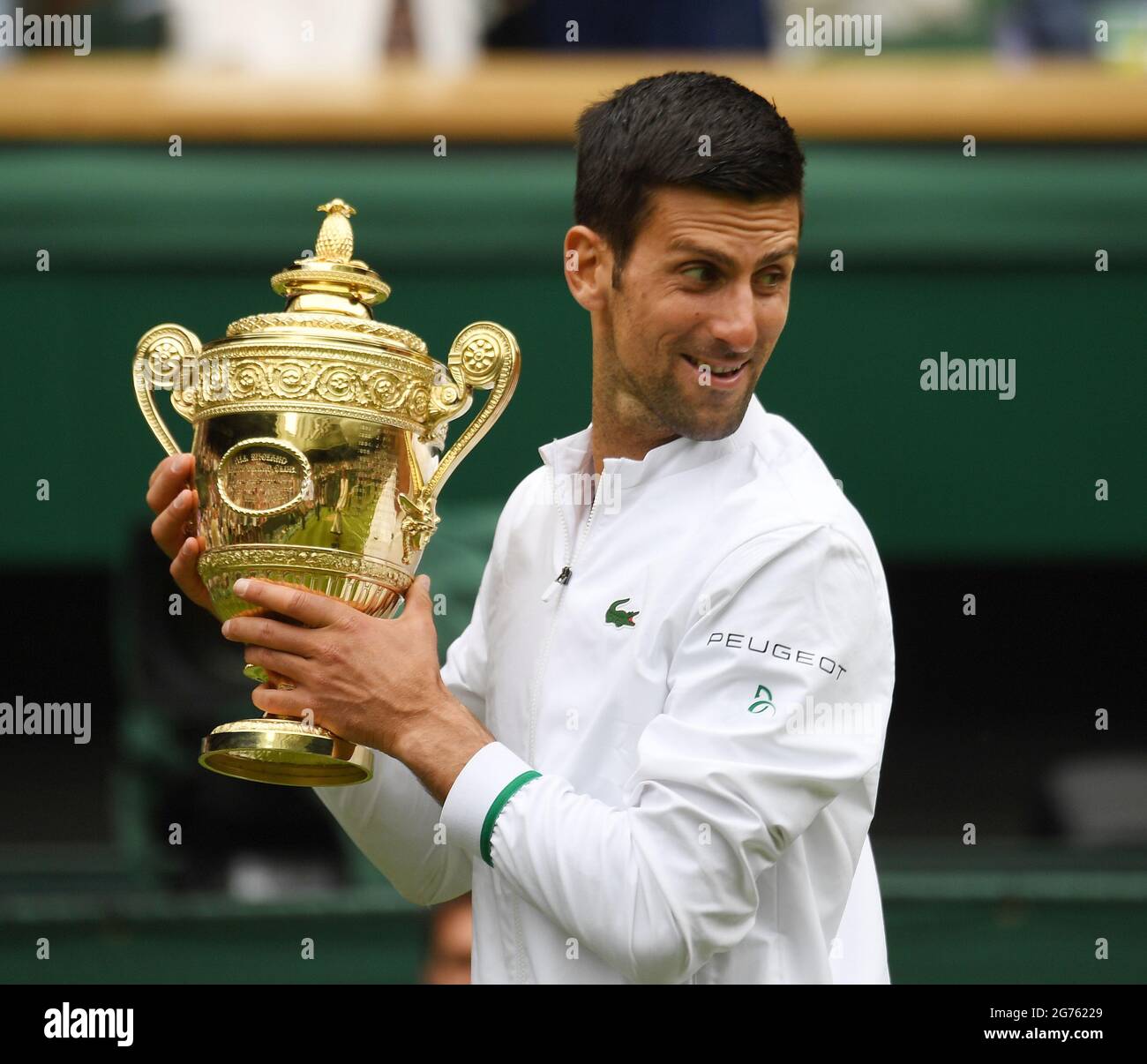 Londres, GBR. 11 juillet 2021. Journée des championnats de Wimbledon à Londres 13 11/07/2021 Novak Djokovic (SRB) remporte la finale des hommes singes, faisant un total de 20 grands slams qui égalent Roger Federer et Rafa Nadal crédit: Roger Parker/Alay Live News Banque D'Images