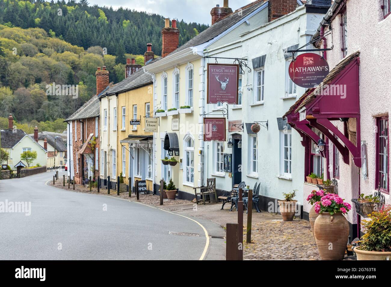 West Street à Dunster, un petit village pittoresque sur Exmoor dans le nord du Somerset. Banque D'Images
