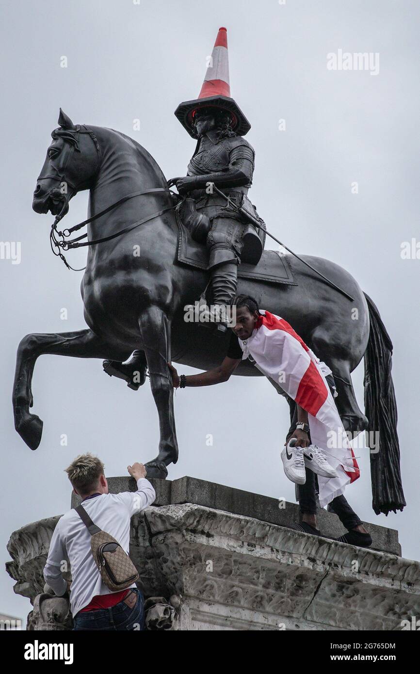 Londres, Royaume-Uni. 11 juillet 2021. Euro 2020 : les fans se rassemblent à Westminster avant la finale du match entre l'Angleterre et l'Italie. Credit: Guy Corbishley/Alamy Live News Banque D'Images