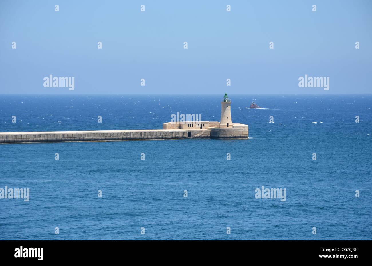Une vue panoramique sur le brise-lames de Ricasoli East à Valletta, Malte Banque D'Images
