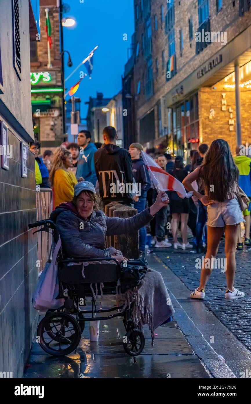 Liverpool, Royaume-Uni. 11 juillet 2021. Les fans de l'Angleterre se réunissent à concert Square, Liverpool. Pour regarder la finale de l'euro. Crédit : Indie snapshots/Alamy Live News Banque D'Images