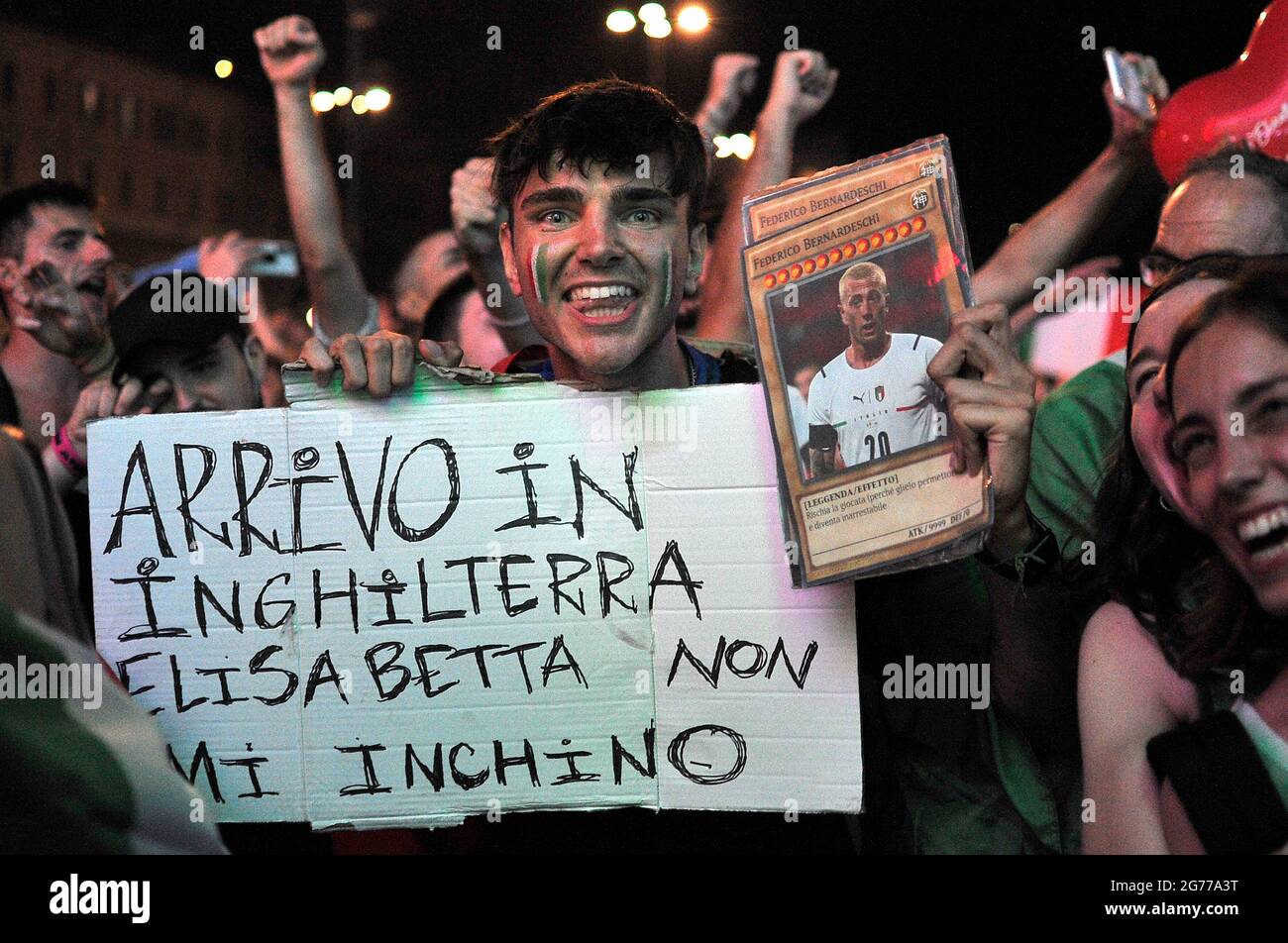 Roma, Italie. 12 juillet 2021. Les fans italiens de Piazza del Popolo à Rome, lors du dernier match de l'UEFA Europe 2020, entre l'Italie et l'Angleterre. Rome, Italie, 11 juillet 2021. (Photo par Vincenzo Izzo/Sipa USA) crédit: SIPA USA/Alay Live News Banque D'Images