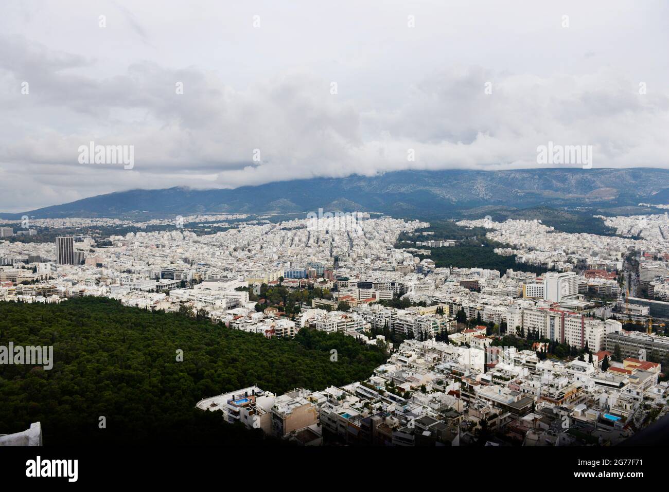 Vue sur la ville d'Athènes depuis le sommet de la colline du Lycabette. Banque D'Images