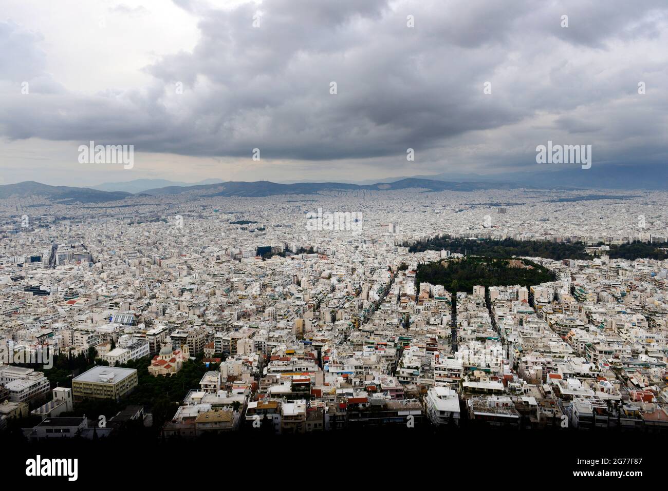 Vue sur la ville d'Athènes depuis le sommet de la colline du Lycabette. Banque D'Images