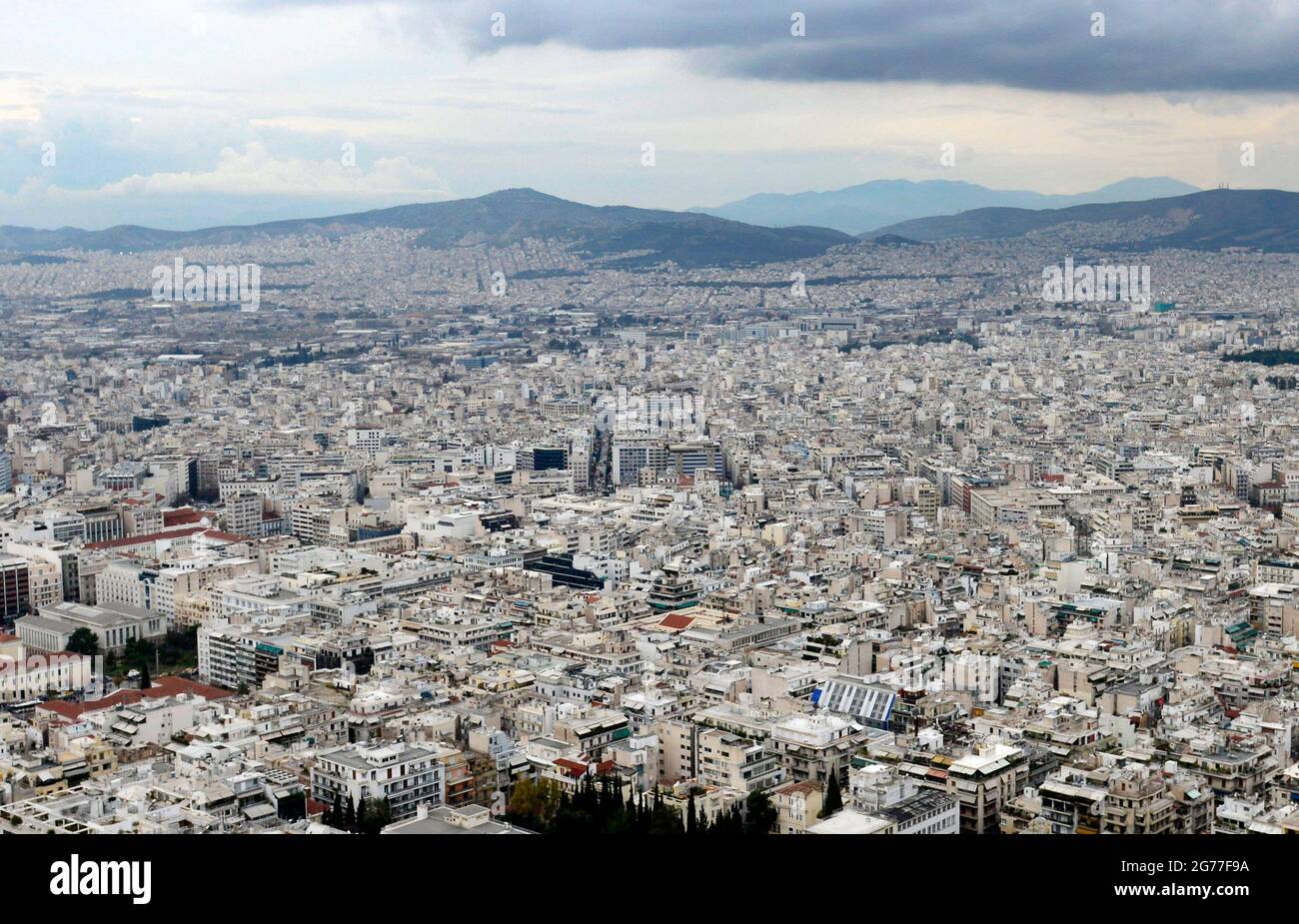 Vue sur la ville d'Athènes depuis le sommet de la colline du Lycabette. Banque D'Images