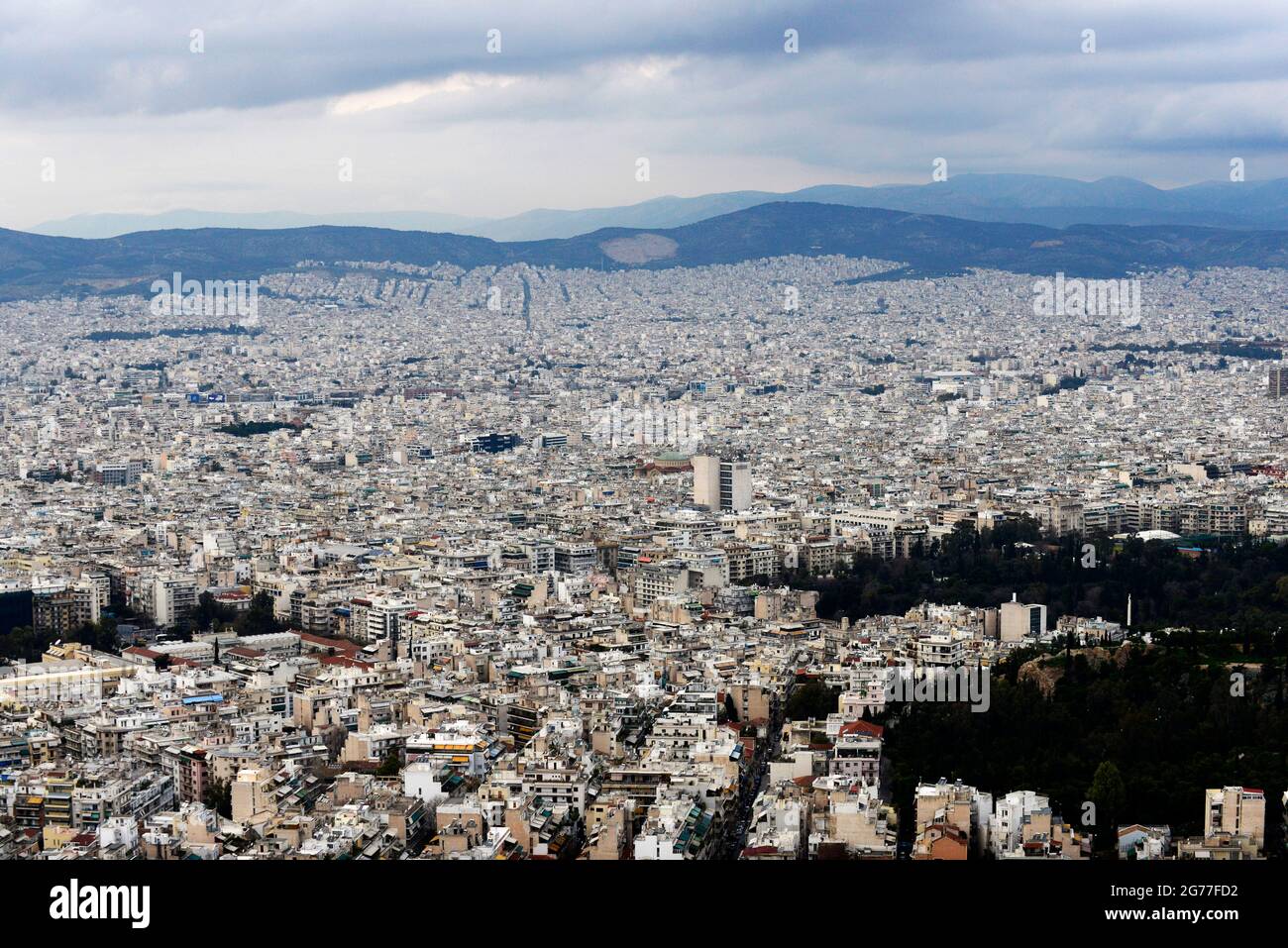 Vue sur la ville d'Athènes depuis le sommet de la colline du Lycabette. Banque D'Images