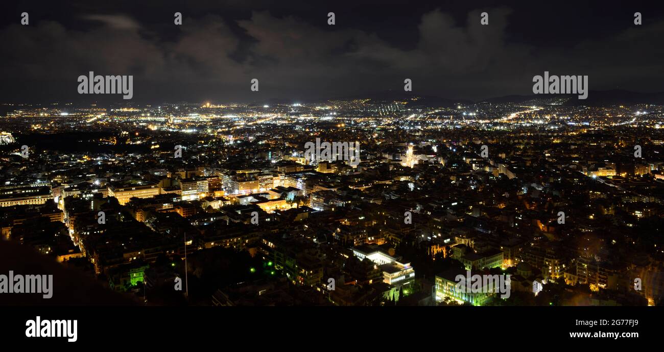 Vue sur la ville d'Athènes depuis le sommet de la colline du Lycabette. Banque D'Images