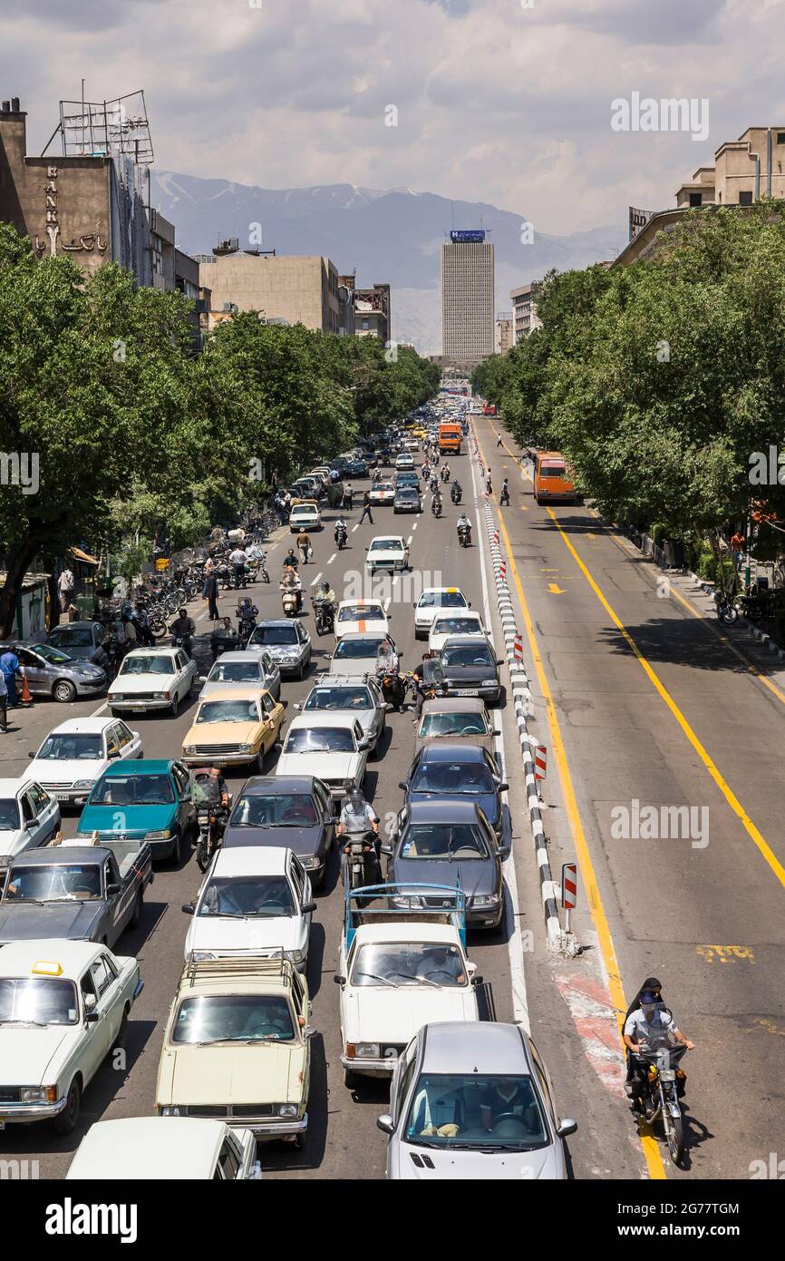 Embouteillage de la route principale dans le centre-ville, Téhéran, Iran, Perse, Asie occidentale, Asie Banque D'Images