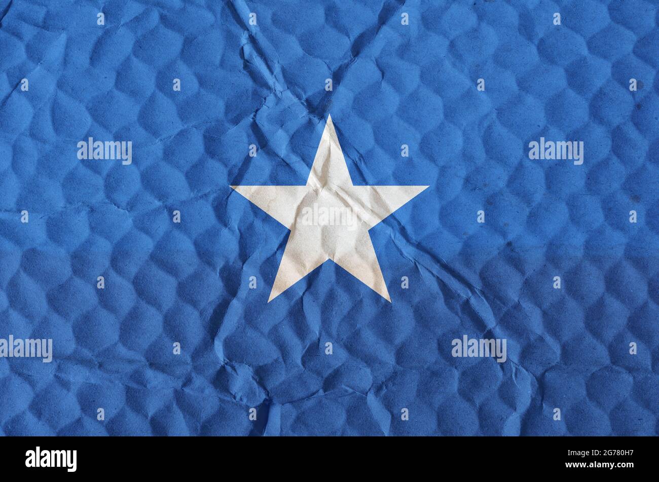Drapeau bleu avec étoile blanche de la République fédérale de Somalie sur une surface texturée