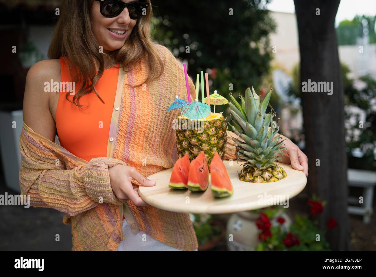 Watermelon juice woman Banque de photographies et d'images à haute  résolution - Alamy