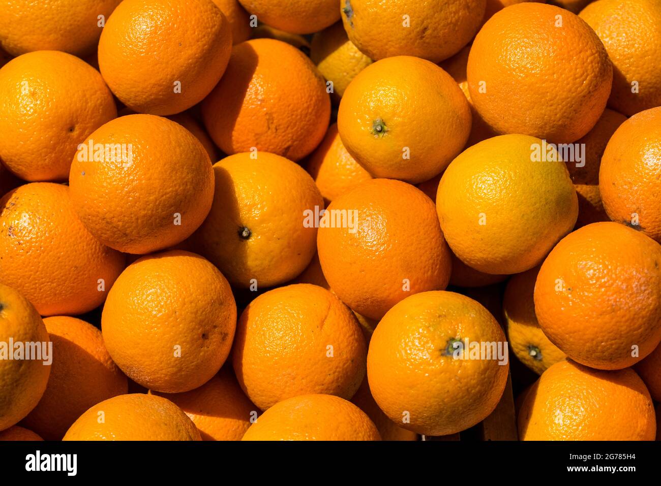 Alkmaar, pays-Bas, juin 2021. Gros plan des oranges et autres fruits. Photo  de haute qualité Photo Stock - Alamy