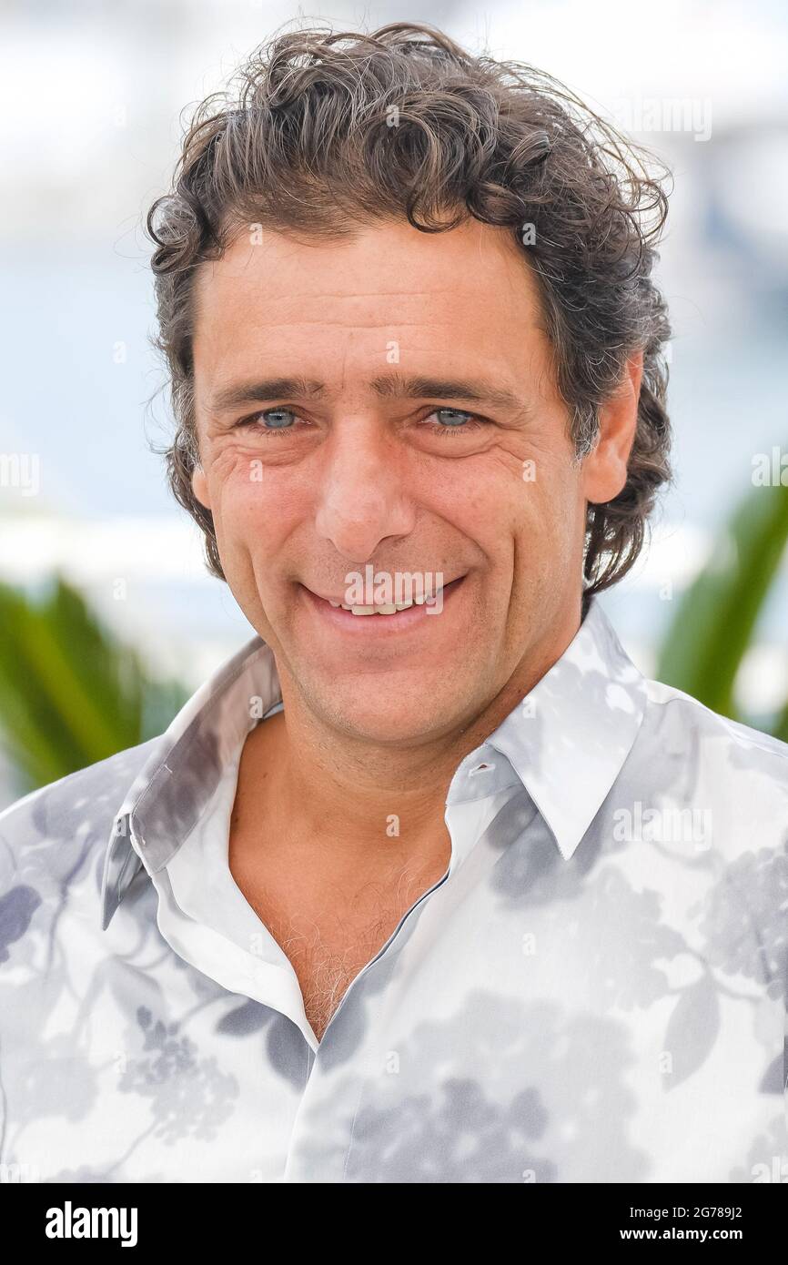Palais des festivals, Cannes, France. 12 juillet 2021. Adriano Giannini pose au photocall des « trois étages ». Photo par crédit : Julie Edwards/Alamy Live News Banque D'Images