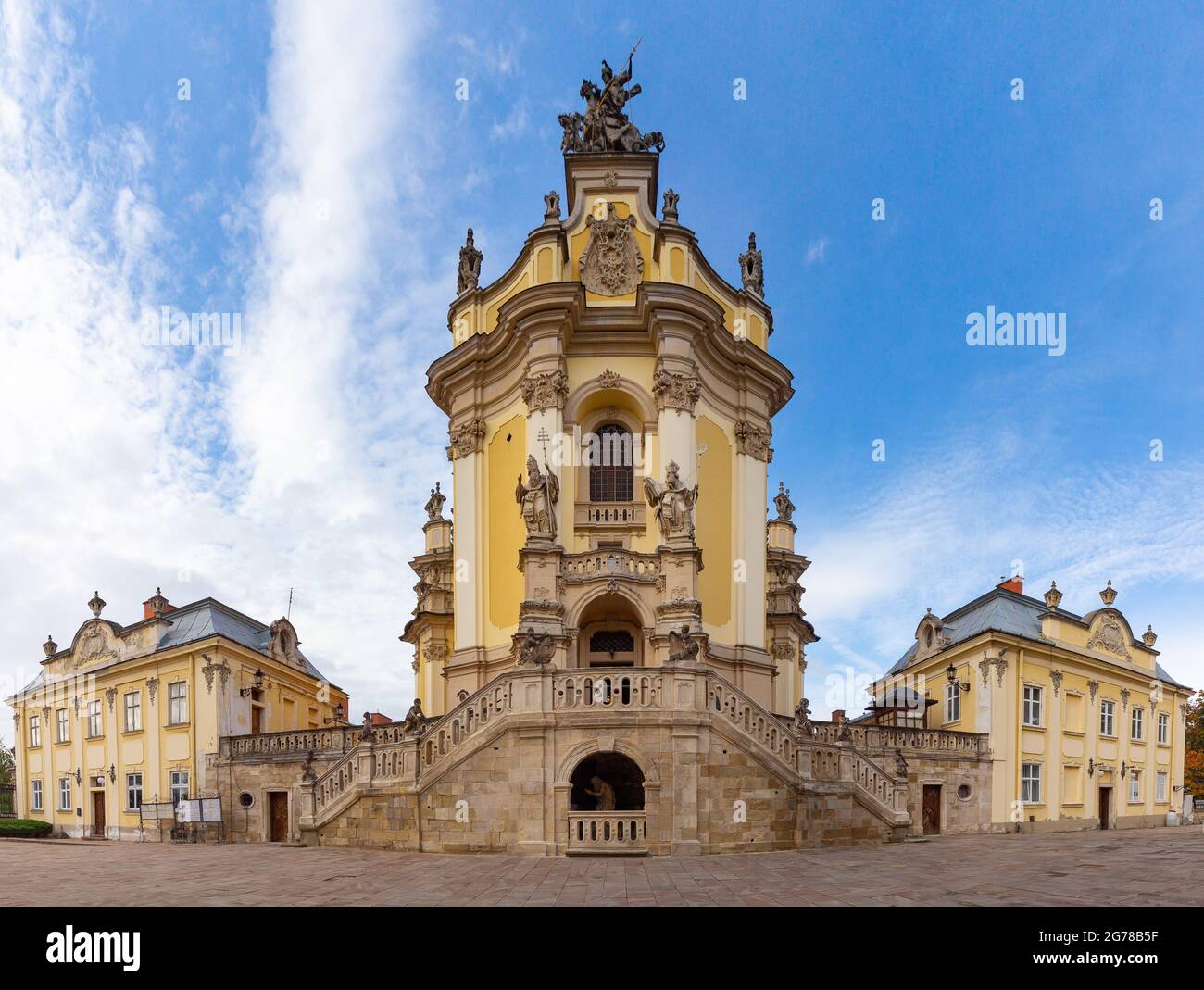 Panorama de la cathédrale Saint-Georges par une journée ensoleillée. Lviv. Ukraine. Banque D'Images
