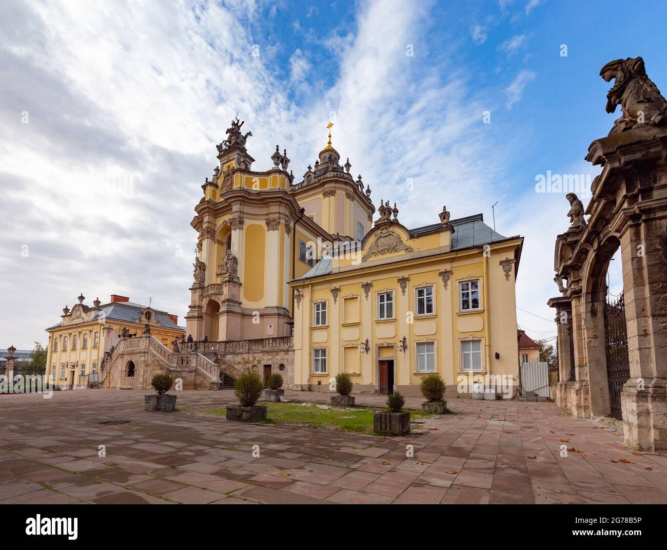 Vue sur la cathédrale Saint-Georges par beau temps. Lviv. Ukraine. Banque D'Images