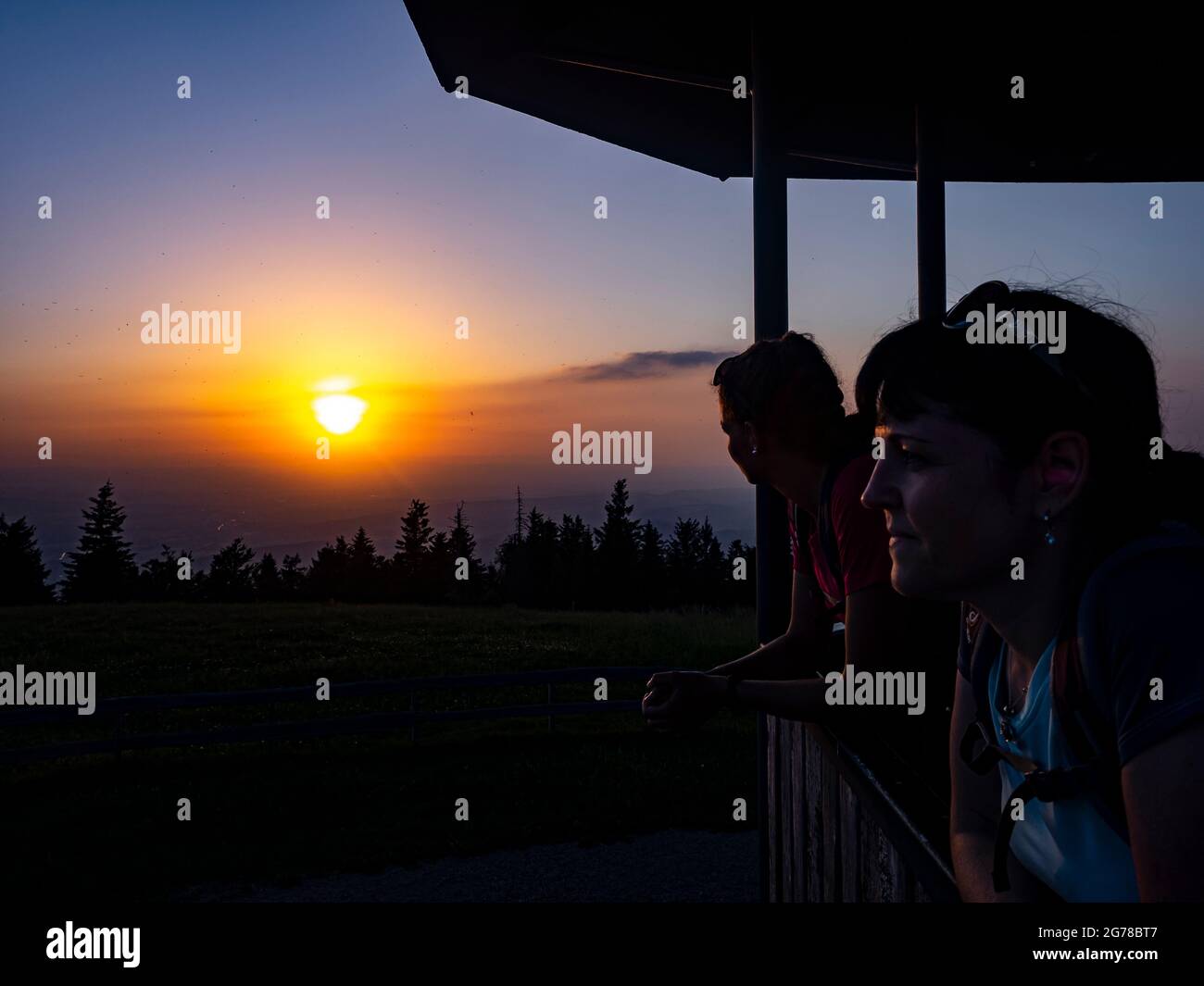 Randonnée sur le Zweälersteig, coucher de soleil et vue depuis le sommet de la pyramide depuis le sommet du Kandel, vue en direction ouest Banque D'Images