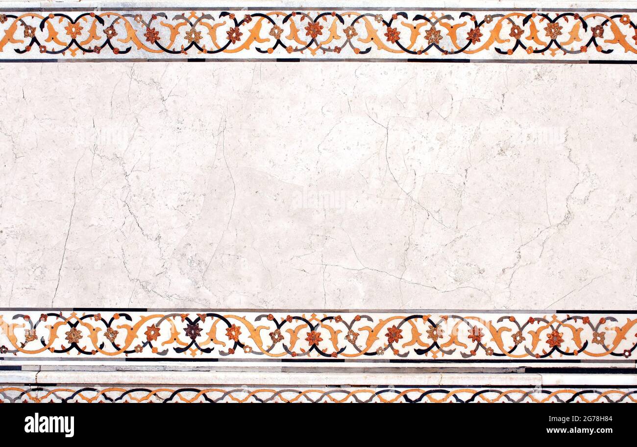 Arrière-plan horizontal avec mosaïque décorative ancienne sur marbre, Inde. Bannière horizontale avec décoration décorative en pierre. Modèle de maquette. Copier l'espace Banque D'Images