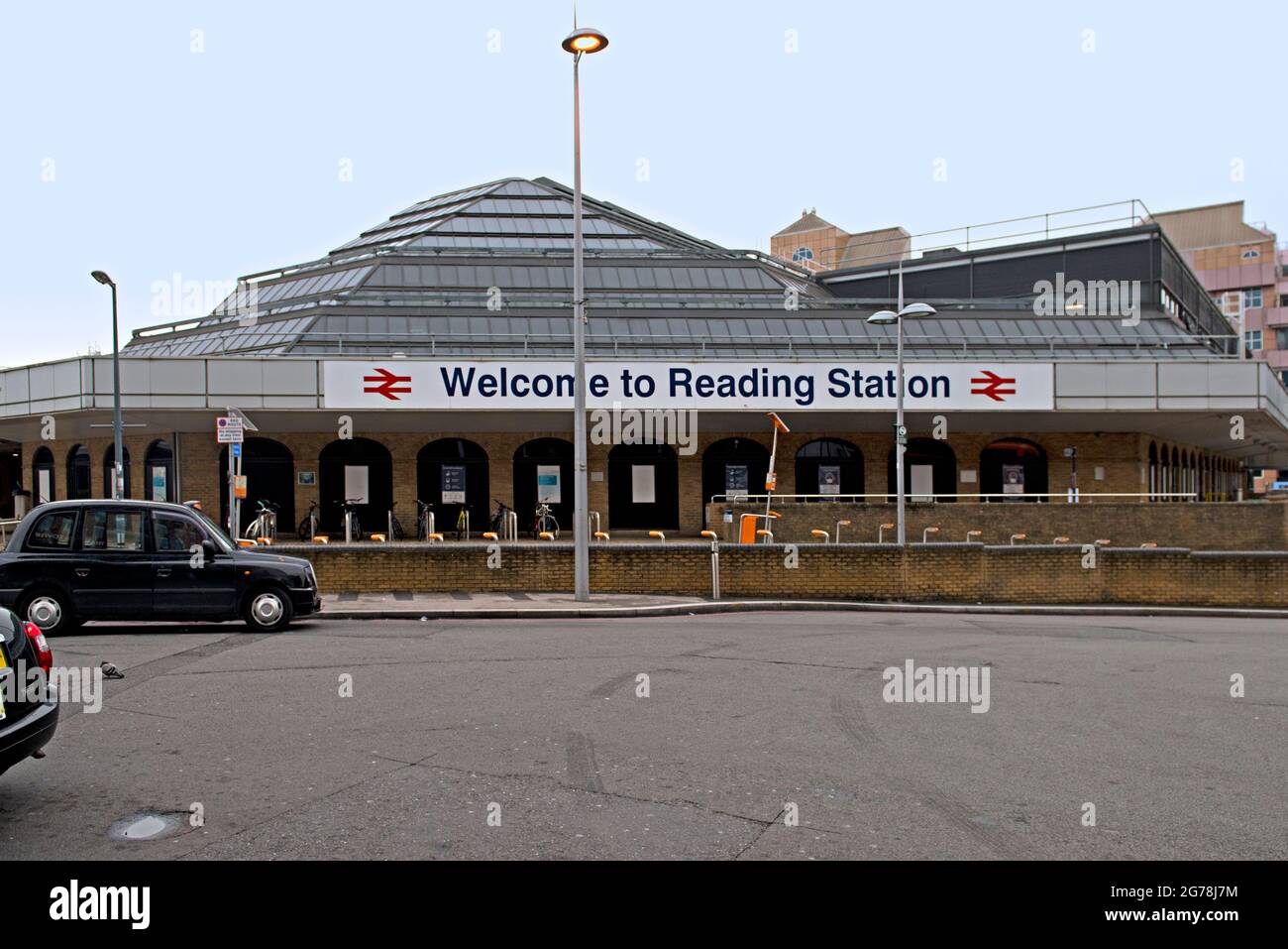 Reading Railway station, un important centre de transport à Reading, Berkshire, Angleterre et est la neuvième station la plus occupée du Royaume-Uni à l'extérieur de Londres Banque D'Images