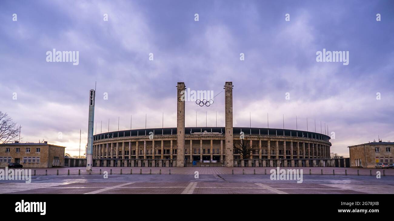 Olympiastadion Berlin à Olympiaplatz à Berlin - célèbre stade sportif - photographie de voyage Banque D'Images