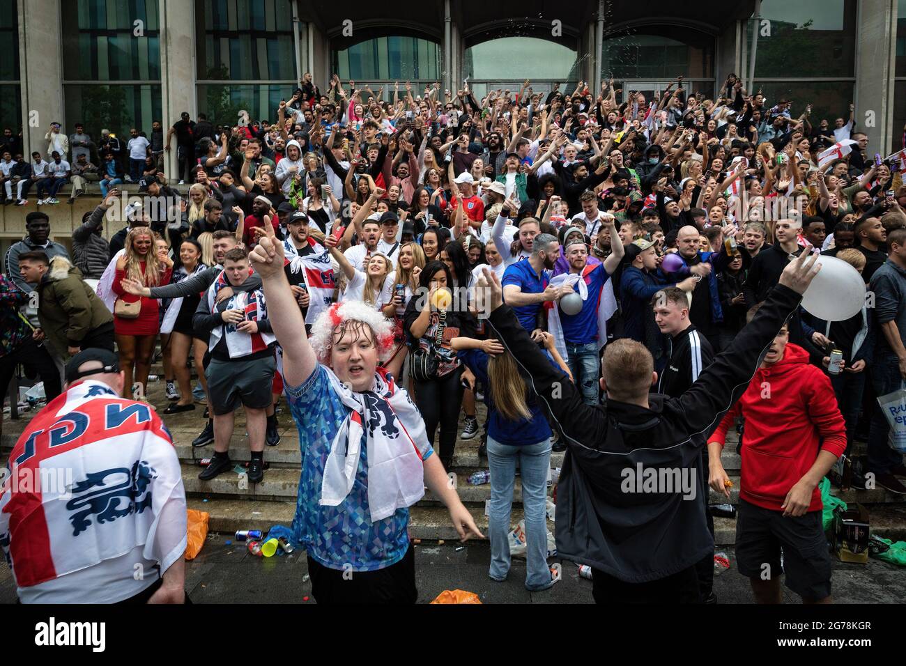 Les fans de football descendent dans la ville pour assister à la finale de l'Euro 2020, qui voit l'Angleterre jouer l'Italie. (Photo par Andy Barton / SOPA Images / Sipa USA) Banque D'Images