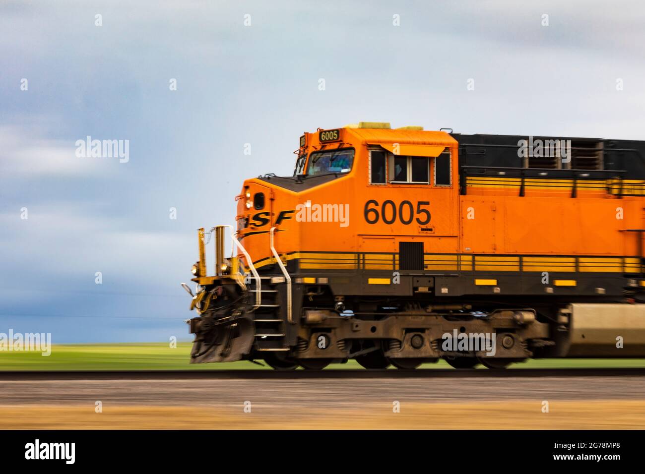 Train de charbon BNSF vers l'est dans le nord-ouest du Nebraska, États-Unis Banque D'Images