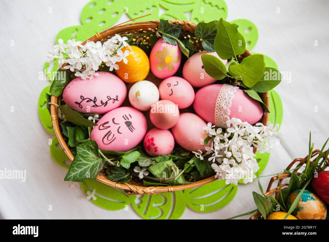 Oeufs de pâques peints image stock. Image du souvenir - 19460613