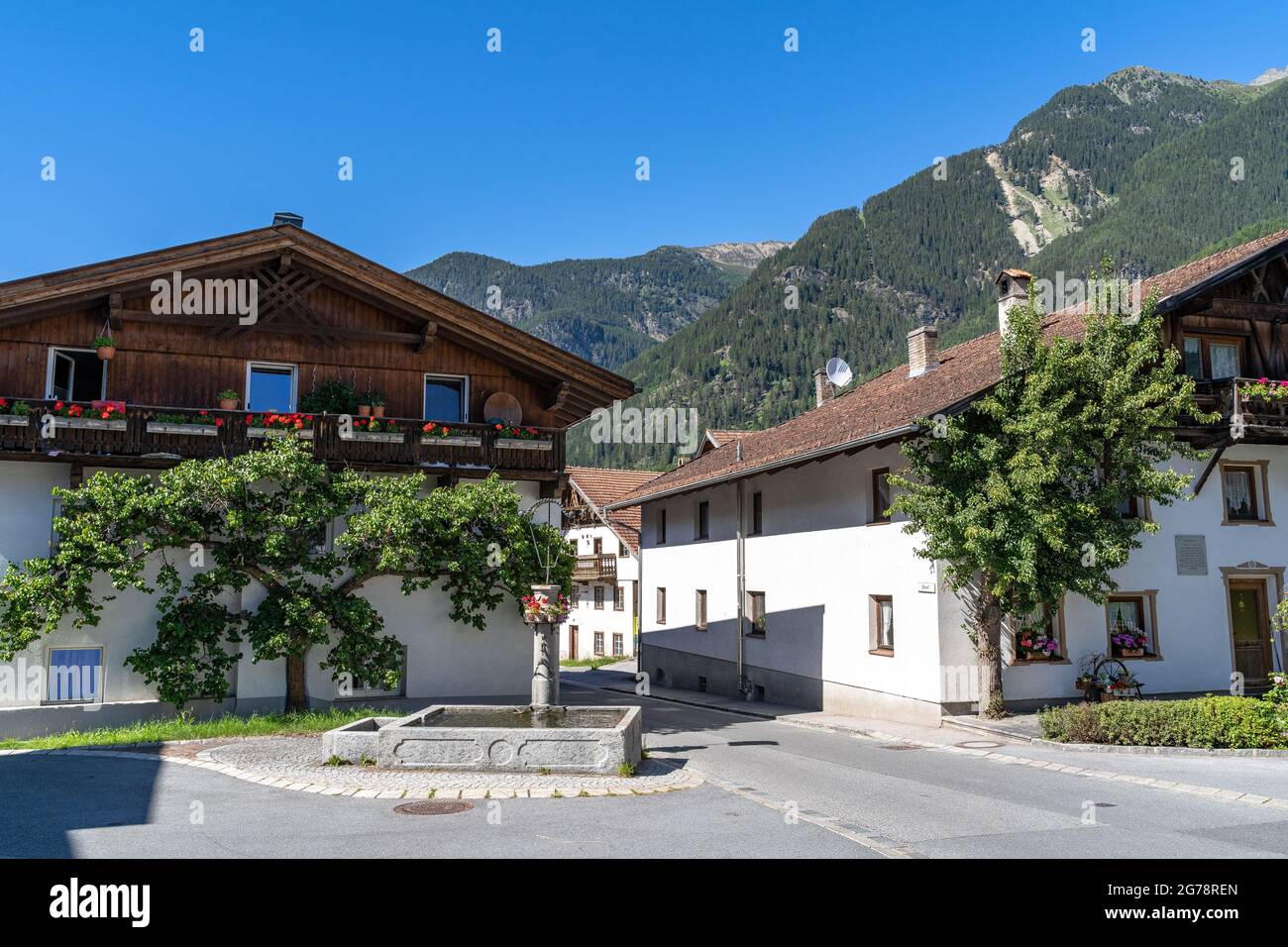 Europe, Autriche, Tyrol, Alpes de l'Ötztal, Ötztal, Le paysage urbain d'Umhausen Banque D'Images