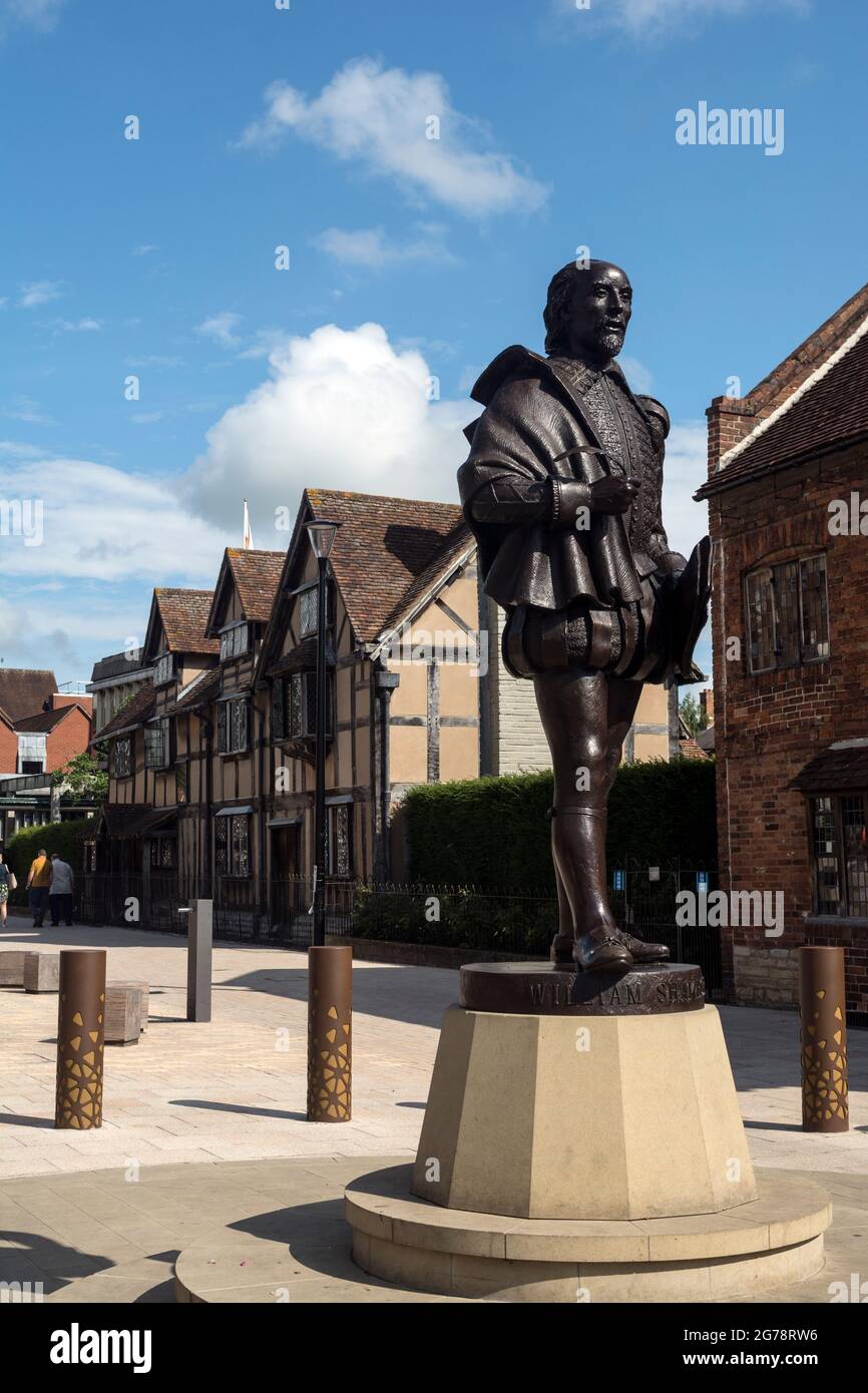 Statue de William Shakespeare, Henley Street, Stratford-upon-Avon, Warwickshire, Angleterre, ROYAUME-UNI Banque D'Images