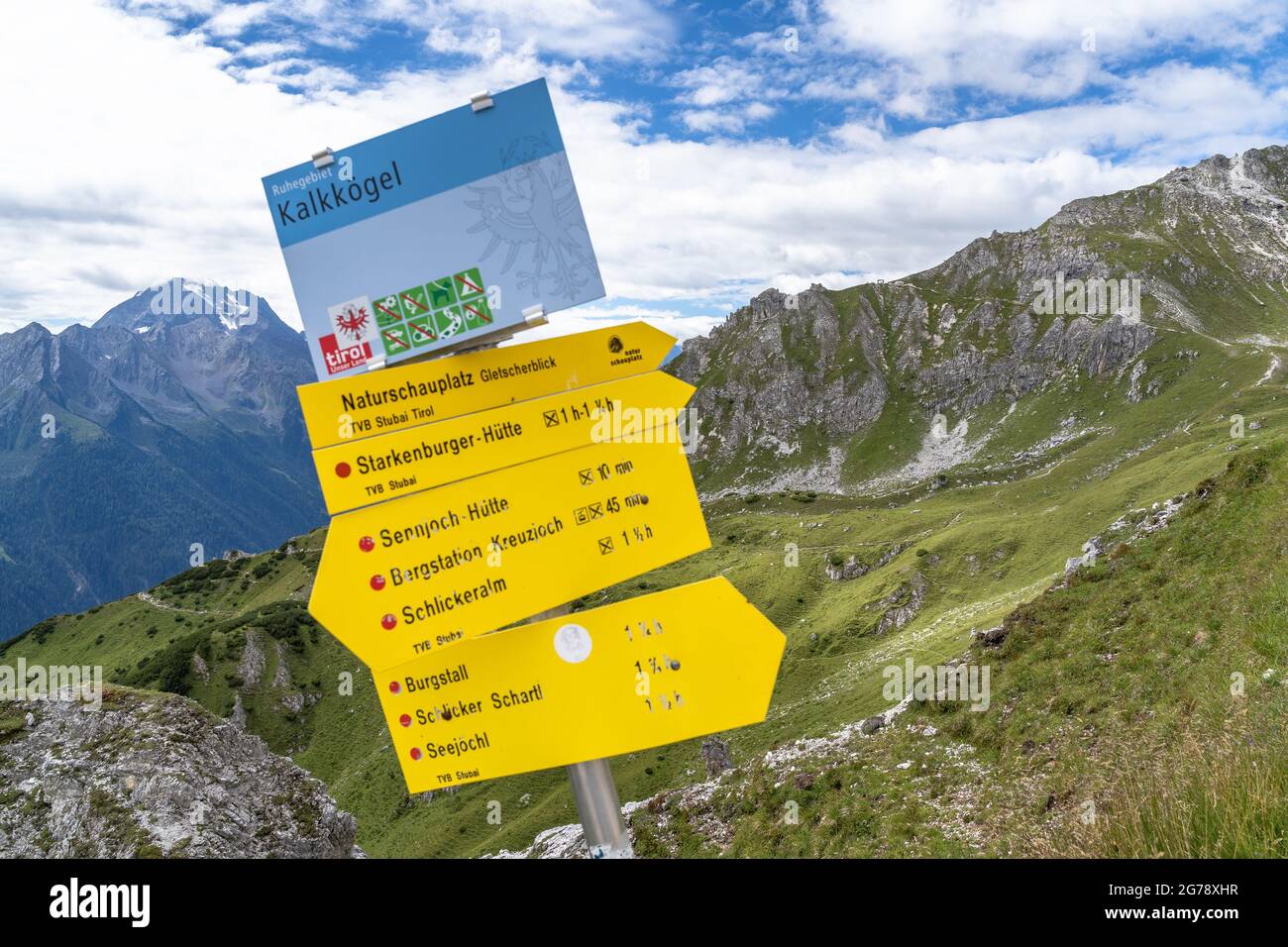 Europe, Autriche, Tyrol, Alpes de Stubai, panneau à Sennjoch dans le quartier calme Kalkkögel Banque D'Images