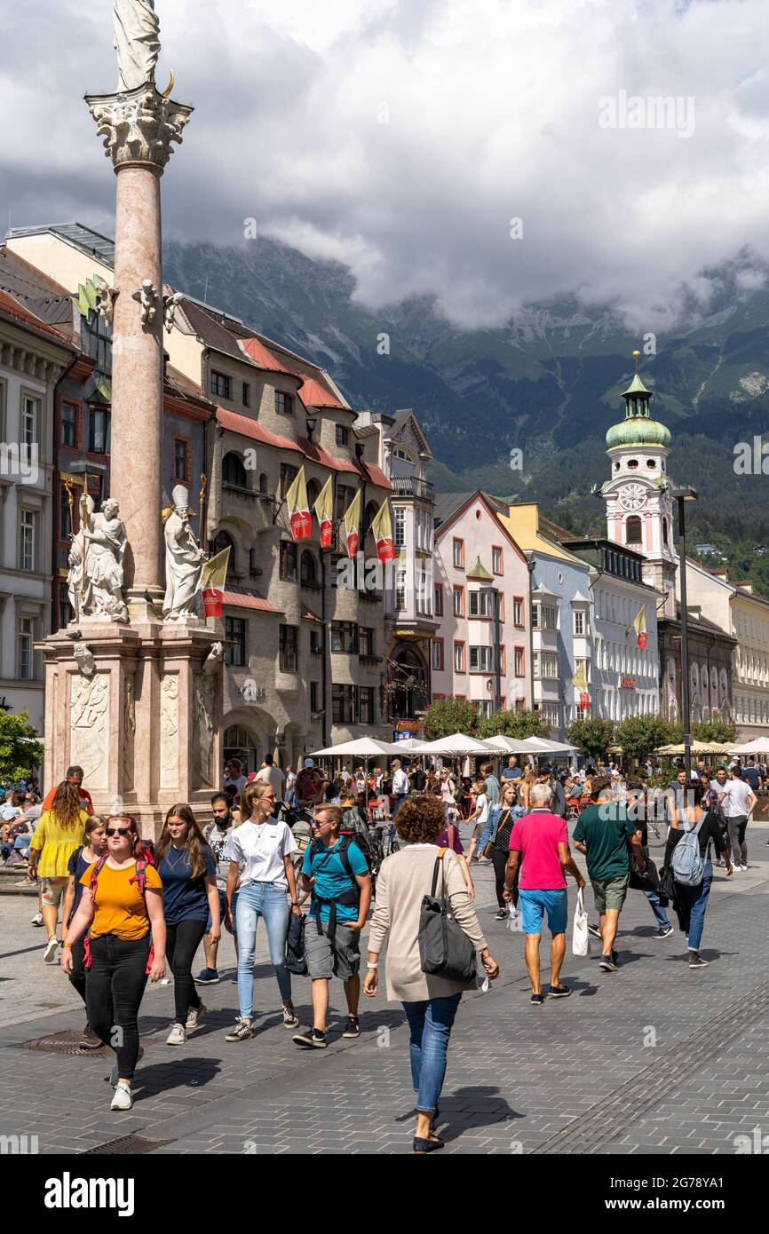 Europe, Autriche, Tyrol, Innsbruck, Maria-Theresien-Strasse, En été, rue dans le centre-ville d'Innsbruck Banque D'Images