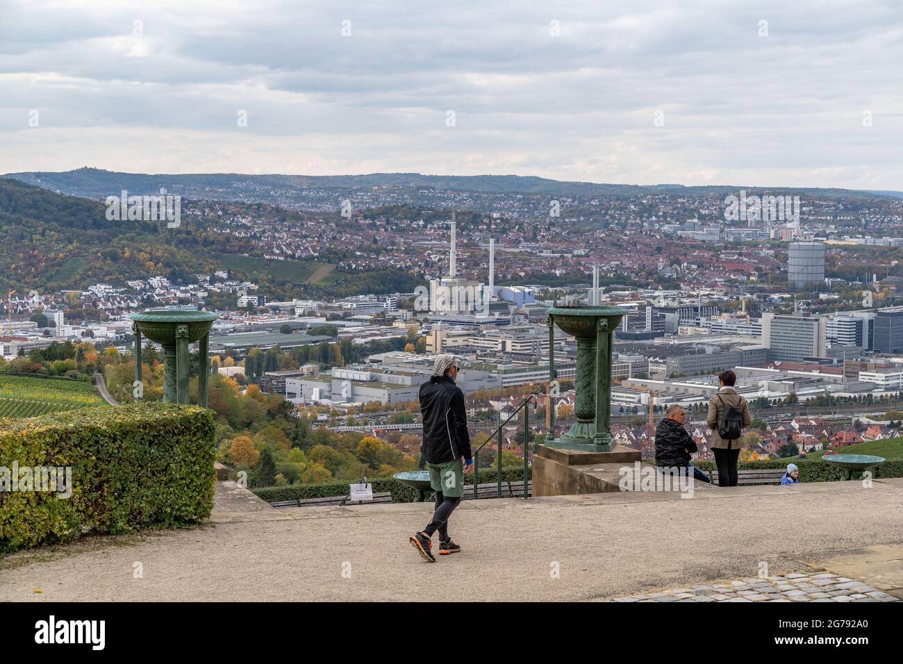 Europe, Allemagne, Bade-Wurtemberg, Stuttgart, Untertürkheim, Vue depuis la chapelle funéraire d'Untertürkheim et de Stuttgart Banque D'Images