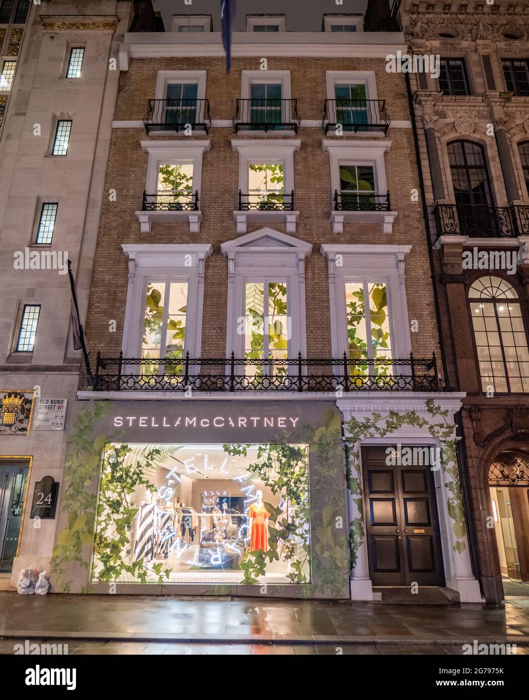 Le magasin de mode Stella McCartney, Bond Street, Londres. Un magasin dans le quartier de détail de Londres près de Mayfair et Piccadilly. Banque D'Images