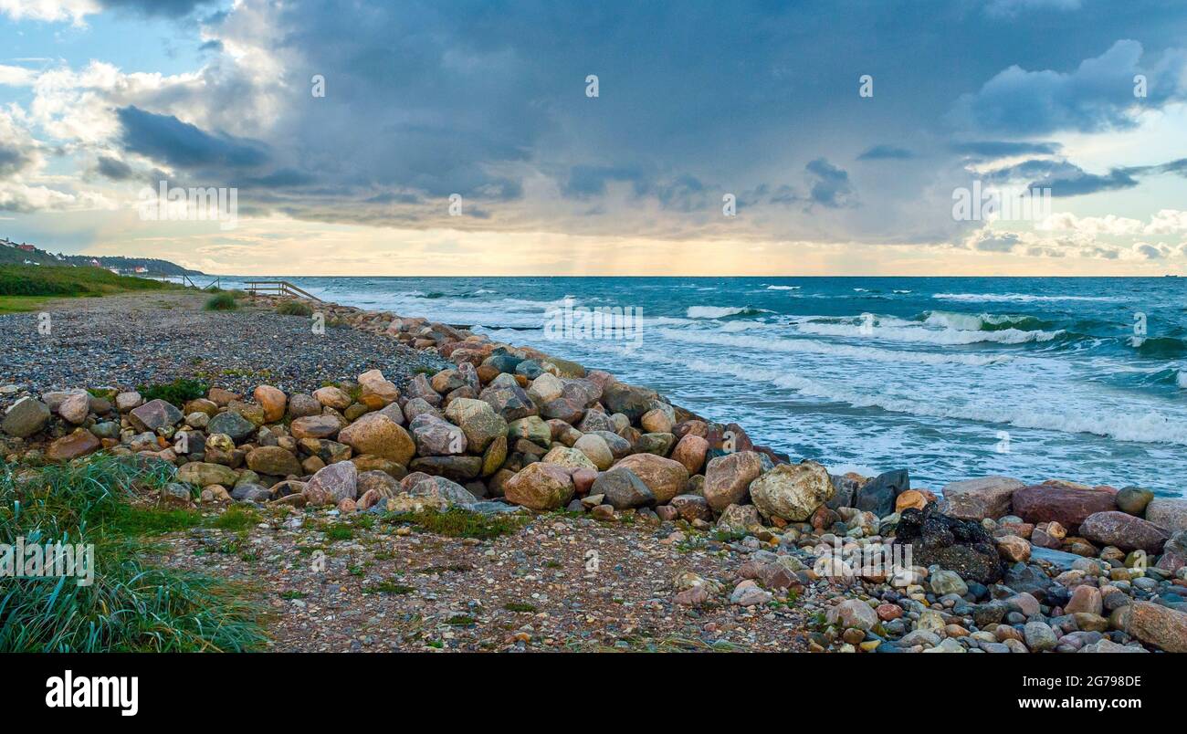 Danemark, île de ZELANDE / Sjaelland, Gribskov-Rageleje, plage dans la zone de vacances près de Rageleje dans le nord de l'île de ZELANDE, la plus grande île de la mer Baltique au Danemark. Banque D'Images