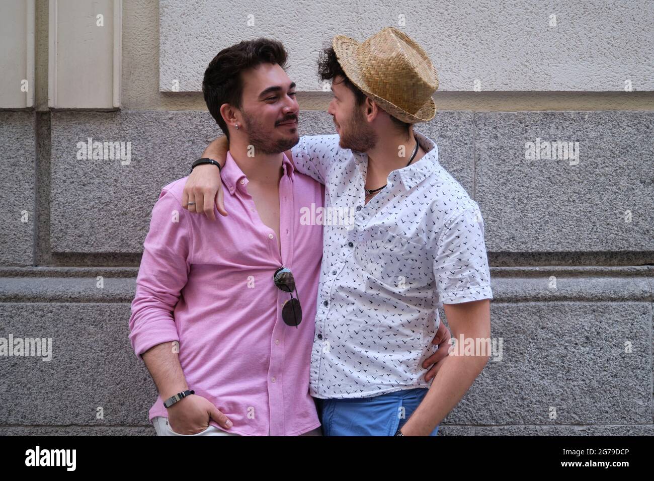 Jeune couple homosexuel Banque de photographies et d’images à haute