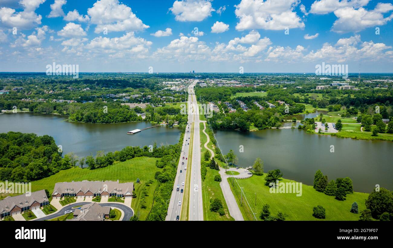 Vue aérienne du lac Jacobson Park et de Richmond Road à Lexington, Kentucky Banque D'Images
