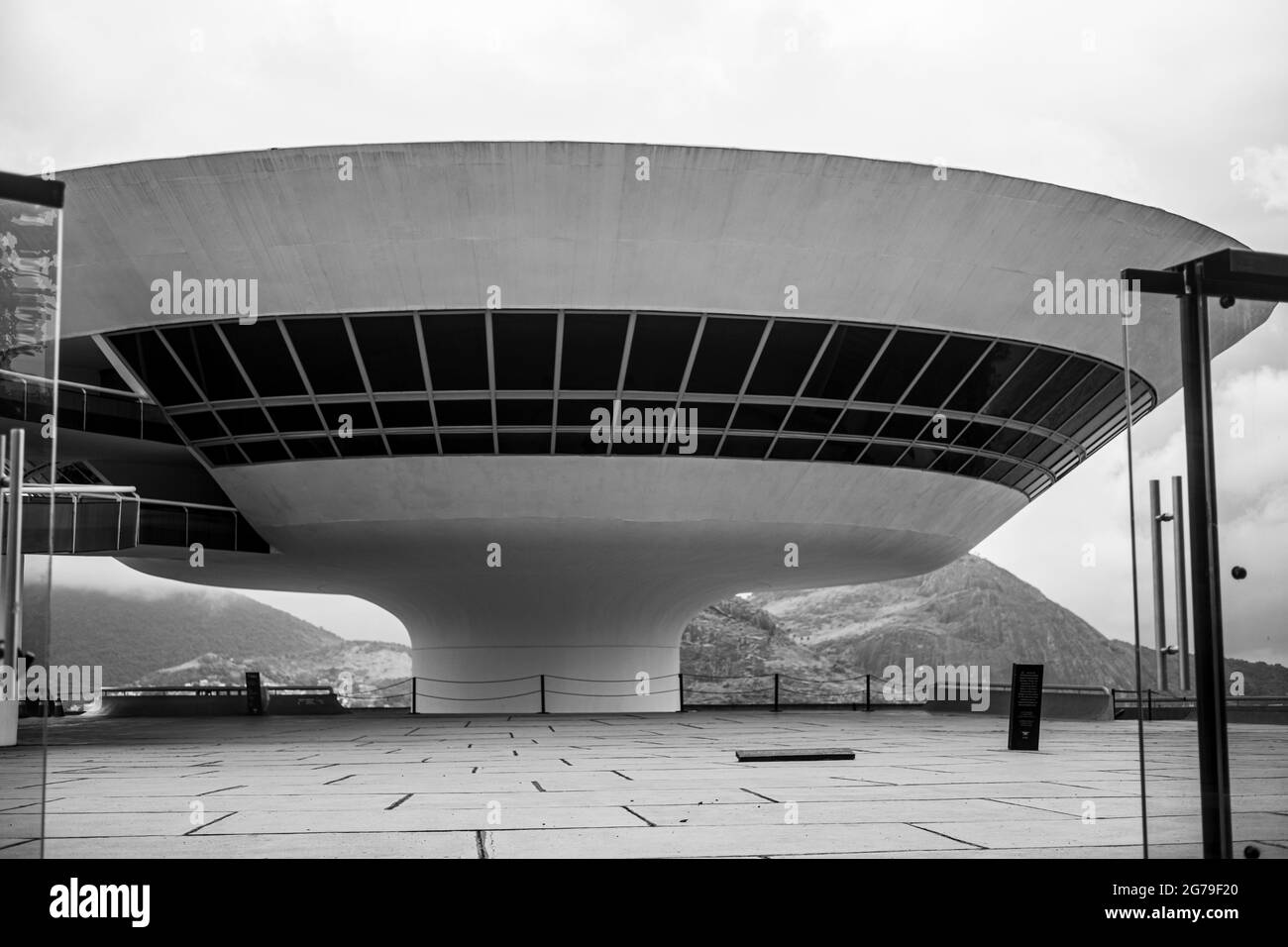 MAC Niteroi. Musée d'Art contemporain de Niteroi. L'architecte Oscar Niemeyer. Niteroi ville, Etat de Rio de Janeiro / Brésil Amérique du Sud Banque D'Images