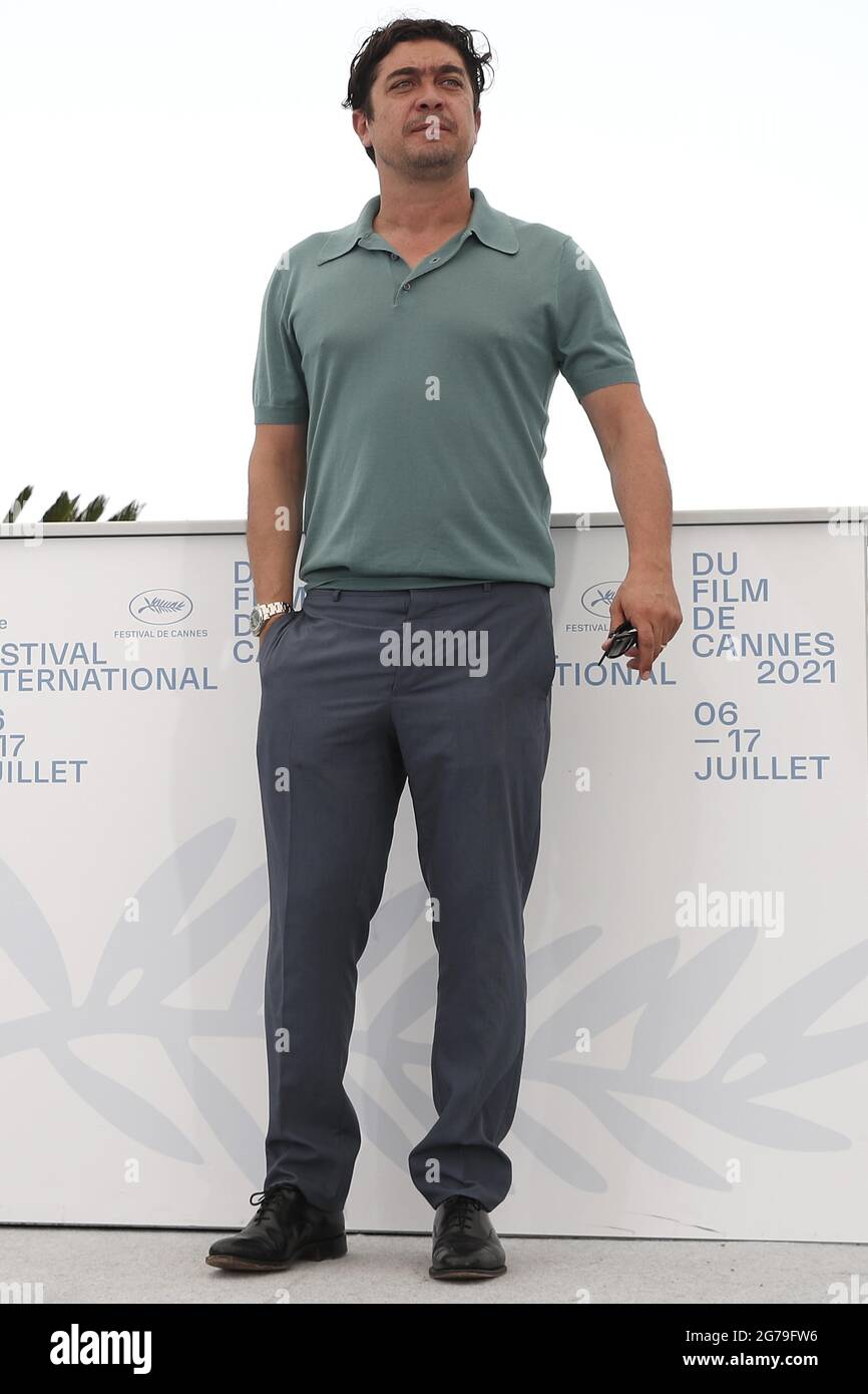 Cannes. 12 juillet 2021. L'acteur Riccardo Scamarcio pose pendant le photocall pour le film 'Tre Piani' (trois étages) au 74e Festival annuel de Cannes, à Cannes, France, le 12 juillet 2021. Credit: Xinhua/Alay Live News Banque D'Images
