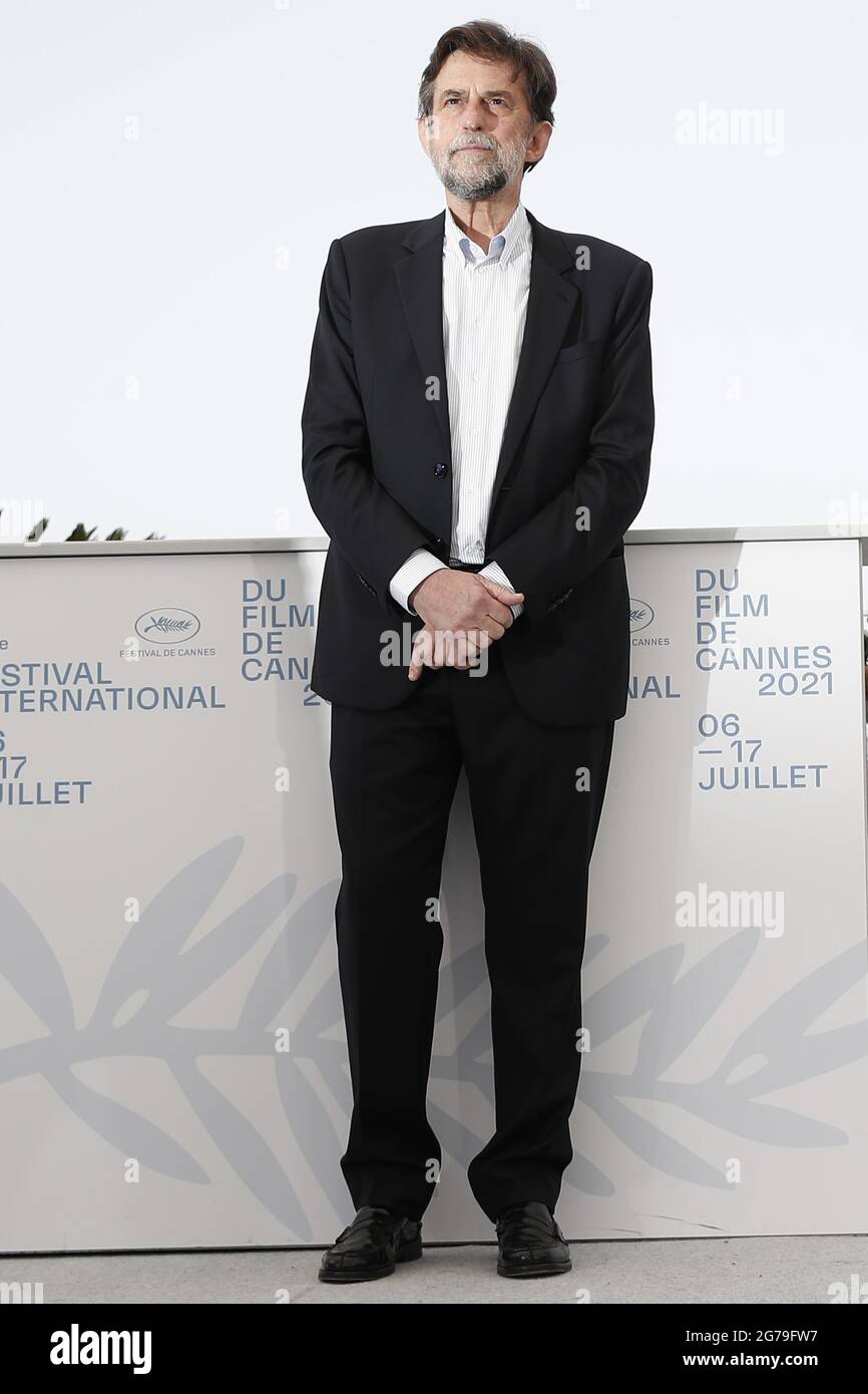 Cannes. 12 juillet 2021. Le réalisateur Nanni Moretti pose pendant la séance photo du film 'Tre Piani' (trois étages) au 74e Festival annuel de Cannes, à Cannes, France, le 12 juillet 2021. Credit: Xinhua/Alay Live News Banque D'Images