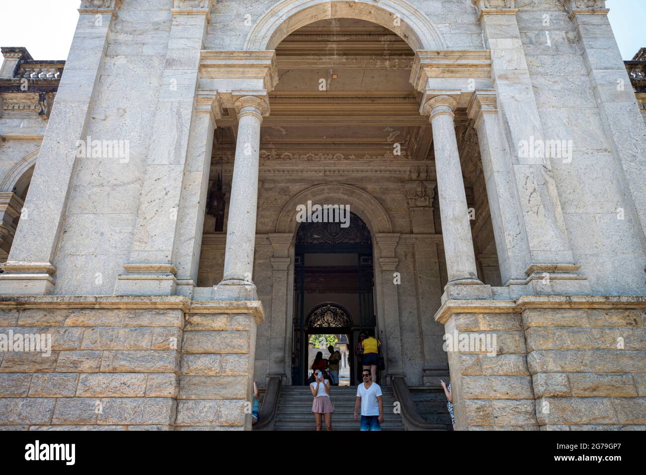 Hôtel de style italien situé dans le Parque Lage. C'est maintenant une école des arts visuels de Rio de Janeiro, Brésil Banque D'Images