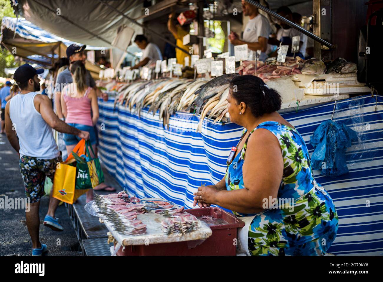 Toutes sortes de choses sur le marché local de Rio de Janeiro. Prise de vue avec Leica M10 Banque D'Images